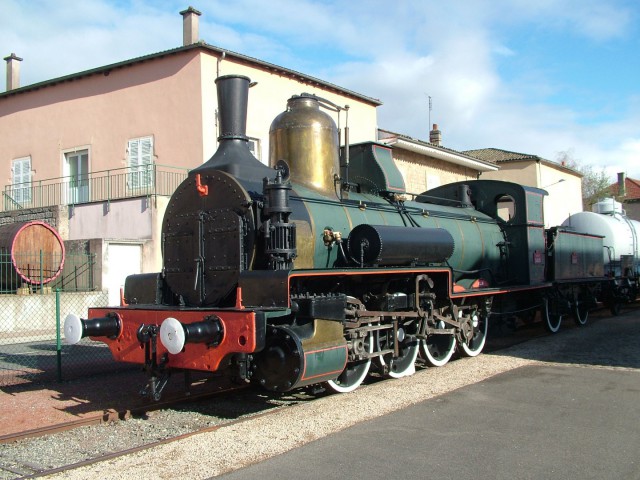 Locomotive et wagons Hameau Duboeuf à Romanèche Thorins 71570 - [...]